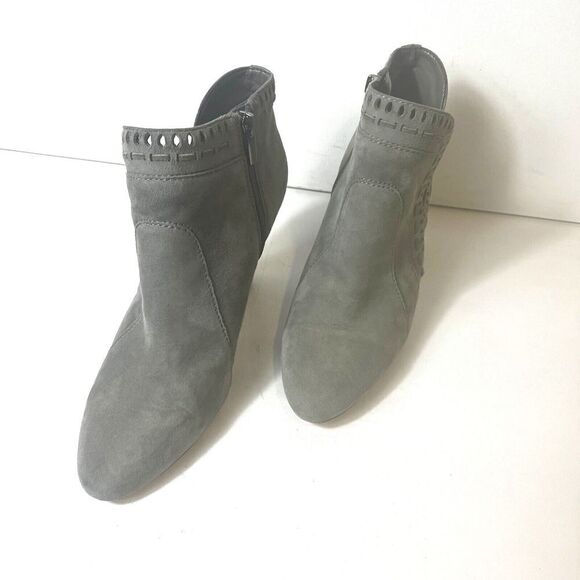 Vince Camuto Women's 9.5 M D'Orsay Booties Ankle Casual High Heel Gray Suede Zip - Picture 3 of 11